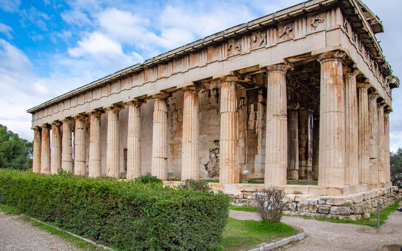 De Tempel van Hephaistos op de Agora van Athene, gezien vanaf de zijkant