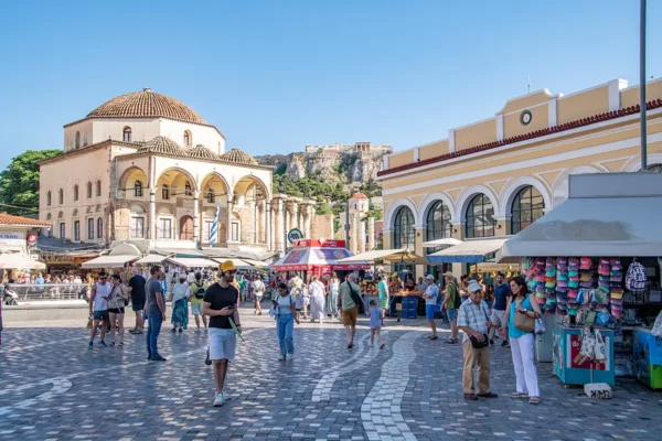 Monastiráki in Athene: levendig plein, markt en uitzicht op de Akropolis