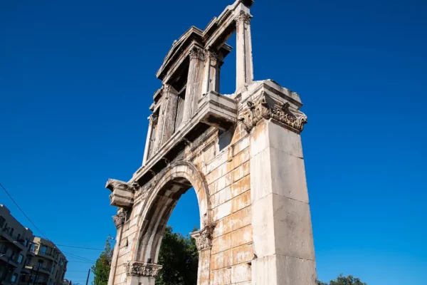Poort van Hadrianus in Athene: Romeins monument aan de rand van Plaka
