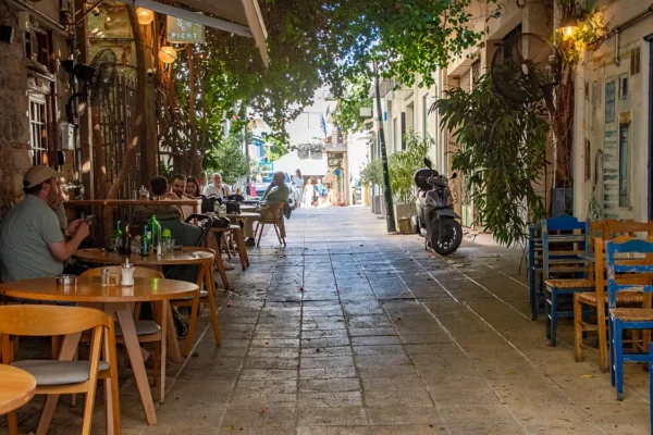 Psirri in Athene: kleurrijke straten, streetart en gezellige terrassen